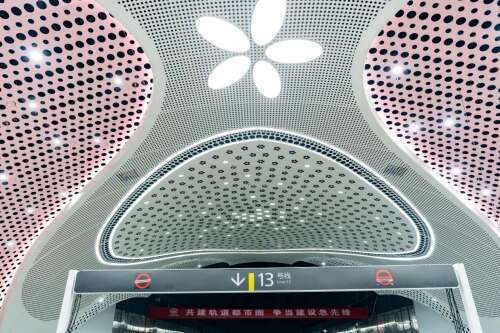 博星优配 进入开通倒计时，成都地铁首座“无柱车站”亮相