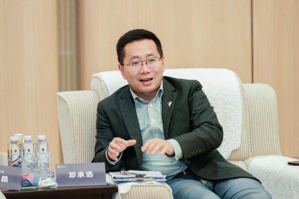 亿利金融 访谈|深蓝汽车CEO邓承浩：必须破釜沉舟推动行业共赢