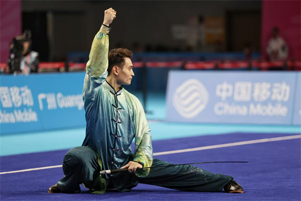 间群策略 刘德文太极双绝手摘全运桂冠 刚柔相济震天下 一剑霜寒定九州